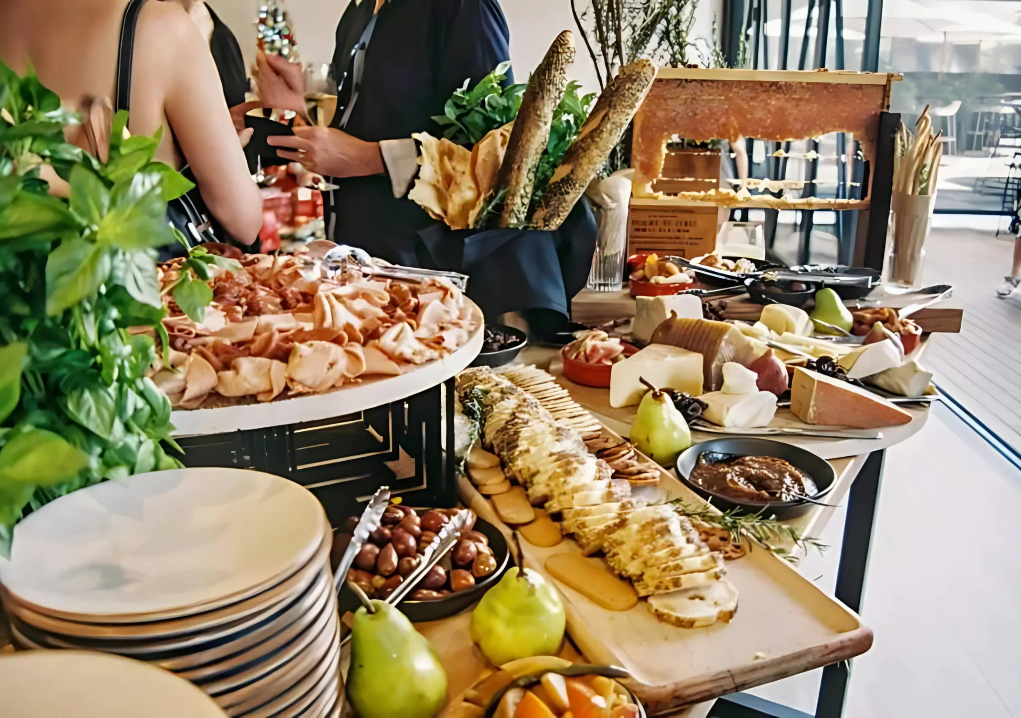 A feast for the eyes: buffet table food display ideas
